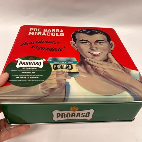 The Complete Kit for the Perfect Shave in a decorative Tin. - Picture 2 of 8